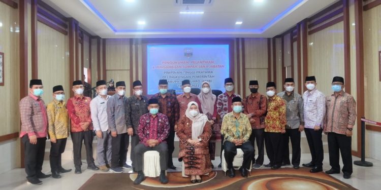 Bupati Muaro Jambi Melantik Pejabat Esellon II Muaro Jambi