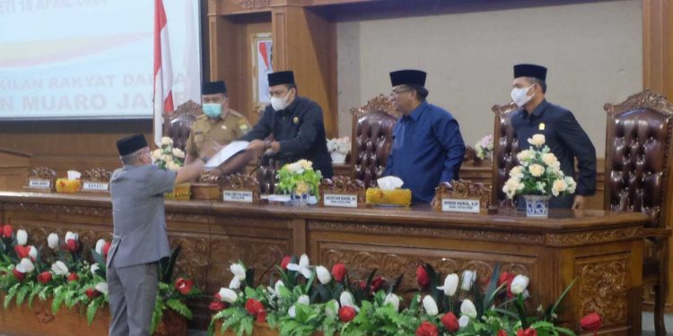 DPRD Kabupaten Muaro Jambi Menggelar Rapat Paripurna Terkait LKPJ Bupati Muaro Jambi Tahun 2021