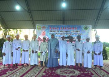 Bupati Masnah Buka Puasa Bersama Penghapal Al-Quran dan Anak Yatim di Villa Tanah Betuah Jambi
