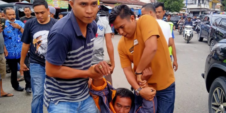 Residivis Nyaris Kehilangan Nyawa Dihajar Massa Usai Lecehkan Anak di Depan Orang Tuanya