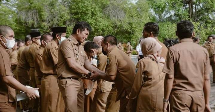 Hari Pertama Masuk Kerja Pemkab Batanghari Laksanakan Apel Gabungan dengan Seluruh OPD