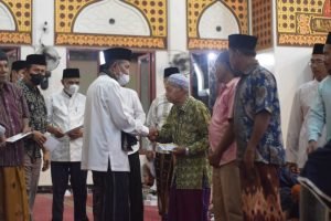 Wagub Jambi Berikan Bantuan Bagi Madrasah Miftahul Huda di Sengeti