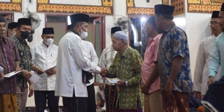 Wagub Jambi Berikan Bantuan Bagi Madrasah Miftahul Huda di Sengeti