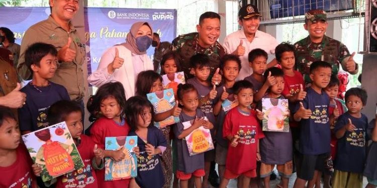 Bersama Danrem dan Kepala BI, Edi Purwanto Salurkan Bantuan Motor Trail untuk Orang Rimba