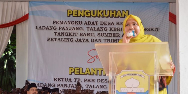 Bupati Muarojambi Menghadiri Pengukuhan Adat 8 orang kepala Desa Kecamatan Sungai Gelam