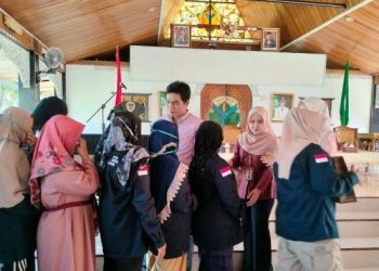 Bupati MFA Bagi-bagi Paket Lebaran ke Petugas Kebersihan