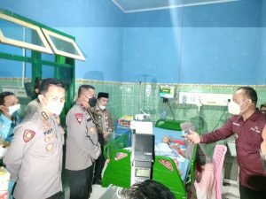 Balita Korban Pembacokan Ibu Kandung Dijenguk Langsung  Gubernur dan Wakapolda Jambi