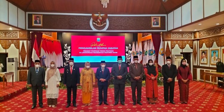 Lantik Empat Pejabat Eselon II, Gubernur Al Haris: Setahun Tak Ada Perubahan Turun Eselon