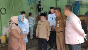 Kunjungan Kerja ke Tungkal, Gubernur Al Haris Tinjau Pelabuhan Ikan dan Pabrik Es Balok