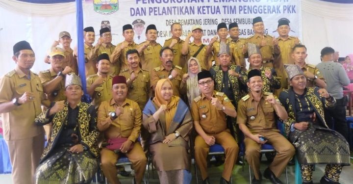 Bupati Masnah Busro Kukuhan Kepala Desa Sebagai Pemangku Adat Sekaligus Pelantikan Ketua Tim Penggerak PKK
