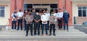 Ketua DPRD Muarojambi dan Kapolres Mengunjungi Pembangunan Polsek Bahar Selatan