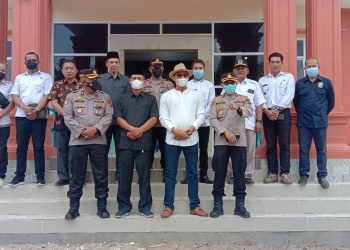 Ketua DPRD Muarojambi dan Kapolres Mengunjungi Pembangunan Polsek Bahar Selatan