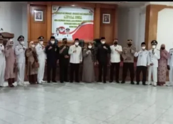 Ketua DPRD Yuli Setia Bakti Hadiri Pengambilan Sumpah Jabatan 54 Kades Terpilih