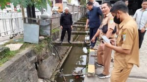 Komisi III DPRD Kota Jambi Meninjau Tiga Lokasi yang Kerap Banjir di Kota Jambi