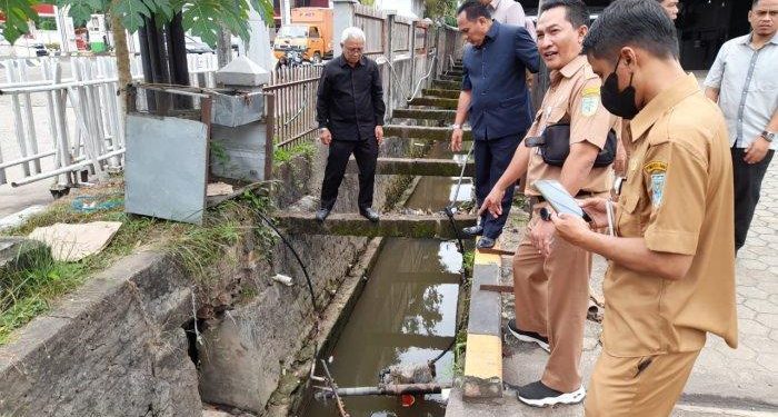 Komisi III DPRD Kota Jambi Meninjau Tiga Lokasi yang Kerap Banjir di Kota Jambi