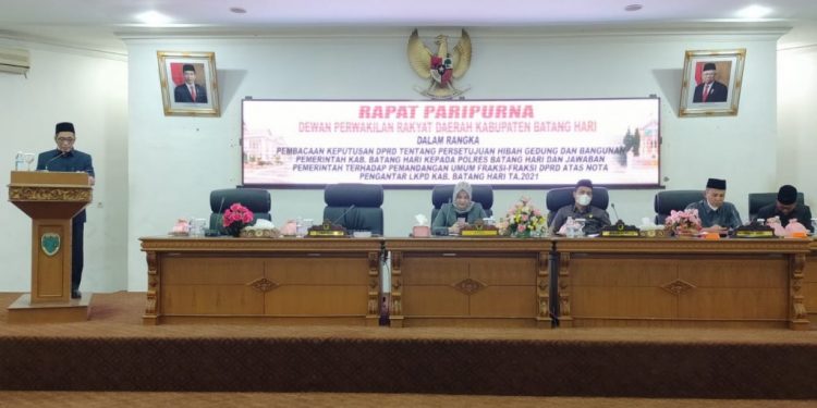 Wabup Bakhtiar Hadiri Rapat Paripurna DPRD Batanghari