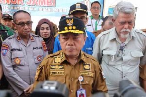 Tinjau Vaksinasi, Al Haris Harap Vaksinasi Mampu Atasi PMK