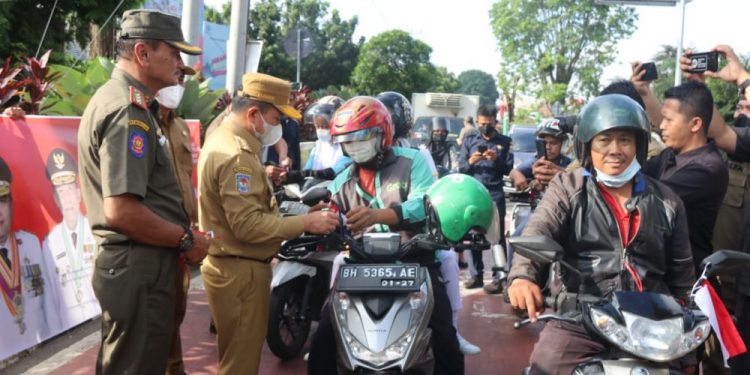 Gubernur Al Haris Dukung Gerakan 10 Juta Bendera Merah Putih