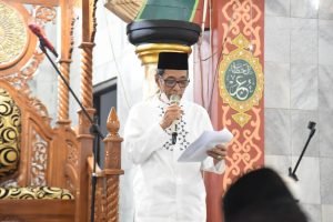 Wakil Bupati Batanghari Laksanakan Sholat Ied Adha di Masjid Fastabiqul Khairat