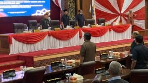 Ketua DPRD Provinsi Jambi Edi Purwanto Memimpin Rapat Paripurna Tiga Agenda