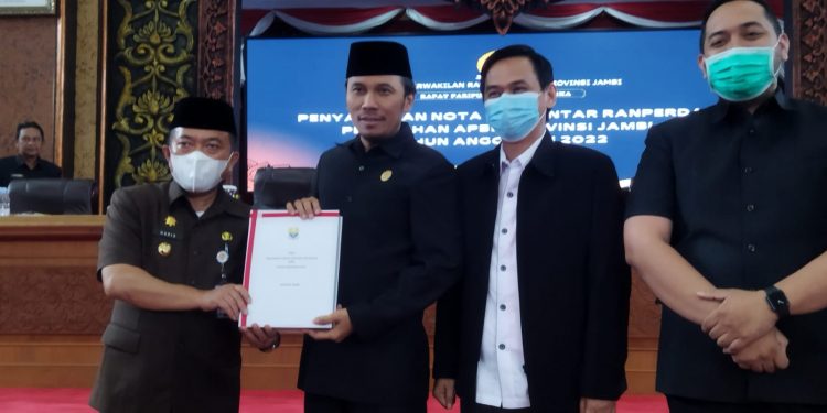 DPRD Provinsi dan Gubernur Menggelar Rapat Paripurna Menyampaikan Perubahan APBD-P 2022