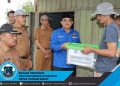 Bupati Tanjungjabung Barat Meninjau Lokasi Longsor Sekaligus Menyerahkan Bantuan kepada Warga yang Terdampak