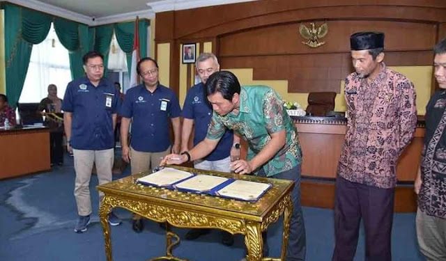 Bupati MFA Terima Piagam Opini WTP ke 7 Kalinya