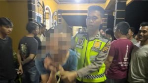 Pelaku Pemeras Petugas Linmas, Habis Diamuk Massa