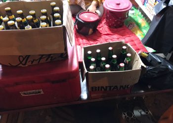 PKL Jual Miras Dengan Dalih Jualan Makanan Ringan, Petugas Amankan Puluhan Miras