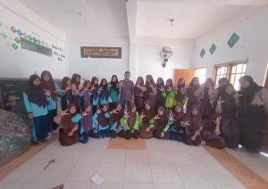 Kenalkan Sastra Sejak Dini, DKM Gelar Pelatihan Menulis Sastra di Ponpes Baitun Najah