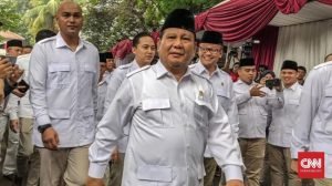 Sinau Bersamacak Nun, Prabowo Lepas Baju Di Atas Panggung
