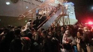 Bahtera Pelni Dapat Terjang Ombak 6 Meter Demi Jemput Turis Karimunjawa