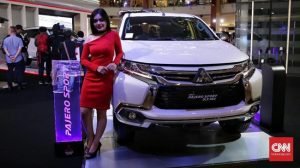 Pajero Sport Pelat Nomor Qh Berstrobo Bikin Silau, Netizen Sewot