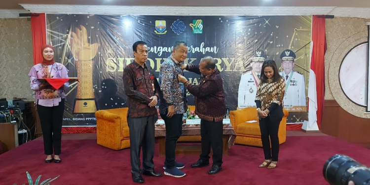 Sembilan Perusahaan di Provinsi Jambi Terima Tropi Siddhakarya Tahun 2022, Bahari: Wujudkan Jambi Mantab 2024