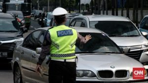 Mobil Dinas Pelat Merah Nekat Pakai Nopol Rf Palsu Di Cawang Jaktim