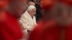 Vatikan Soal Kondisi Eks Paus Benediktus: Dipantau Selalu Dokter