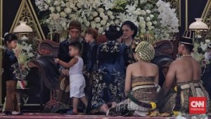 Jokowi Unggah Poster Karikatur Hari Ibu, Ada Al Nahyan Pakai Singlet