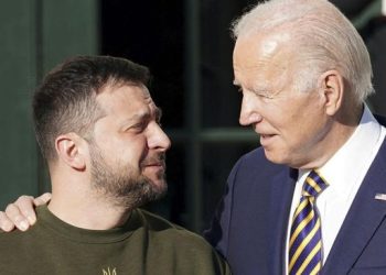 Zelensky Jawab Tawa Biden Saat Minta Senjata: Maaf, Kita Melakukan Perang
