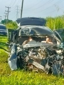 Kecelakaan Maut di Tanjabtim Mobil dan Truk Rusak Berat