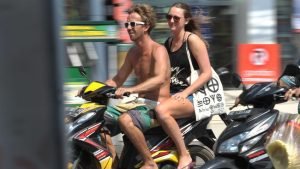 Turis Di Bali Naik Motor Tanpa Helm Jadi Sorotan Usai Wn Ukraina Tewas