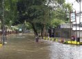 Banjir Di Kemang Hampir 1 Meter, Jalan Ke Pasar Jagal Ditutup