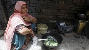 Krisis Ekonomi Pakistan, Mal Dan Pasar Tutup Lebih Awal