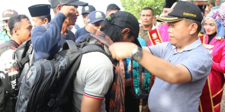 Gubernur dan Wagub Sambut Kedatangan Tim Ekspedisi Milir Berakit