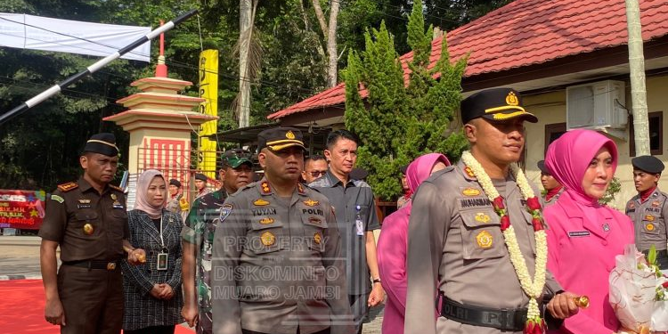 Pj. Bupati Muaro Jambi Menghadiri Apel Farewell Serta Serah Terima Kapolres Muaro Jambi