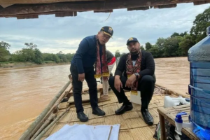 Wakil Ketua DPRD Provinsi Jambi Bersama Gubernur Jambi membuka Milir Berakit YSSB