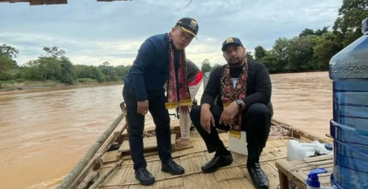 Wakil Ketua DPRD Provinsi Jambi Bersama Gubernur Jambi membuka Milir Berakit YSSB