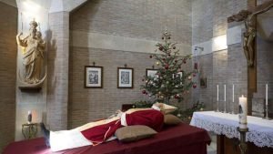 Ribuan Orang Antre Beri Penghormatan Ke Jenazah Paus Benediktus Xvi