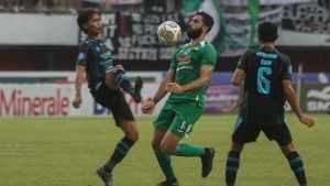 Bus Arema Jadi Sasaran Lemparan, Asisten Pelatih dan Pemain Terluka