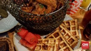 Menjajal Ayam Goreng ‘100 Tahun’ Yg Berpadu Dengan Semangka Merah