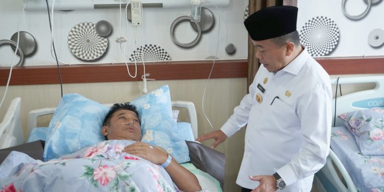 Al Haris Besuk Kapolda Jambi, Begini Kondisi Terkini Irjen Rusdi Hartono